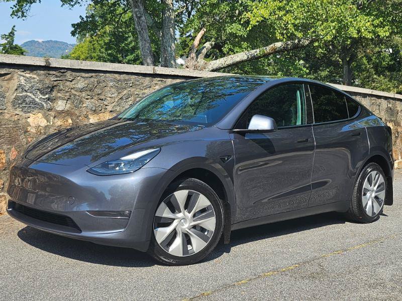 Used 2023 Tesla Model Y Long Range AWD/4WD image 5