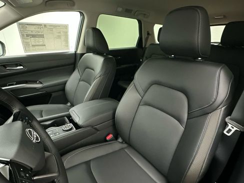 New 2026 Nissan Pathfinder SL image 9