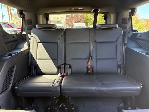 Used 2024 GMC Yukon SLT w/ SLT Premium Package AWD/4WD image 34