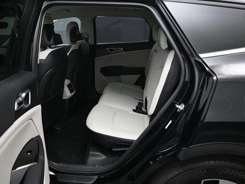 Used 2023 Kia Sportage EX image 30