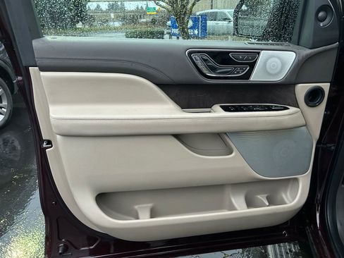 Used 2023 Lincoln Navigator Reserve image 22