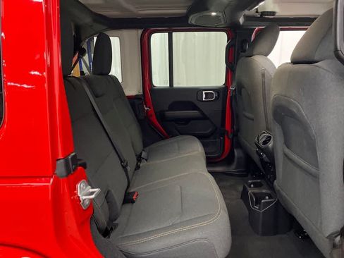 Used 2026 Jeep Wrangler Unlimited Sahara AWD/4WD image 17