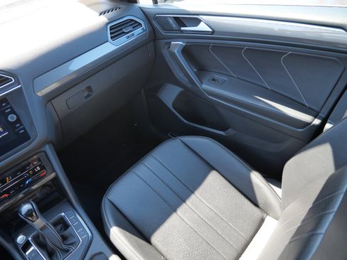 Used 2023 Volkswagen Tiguan SE R-Line image 11