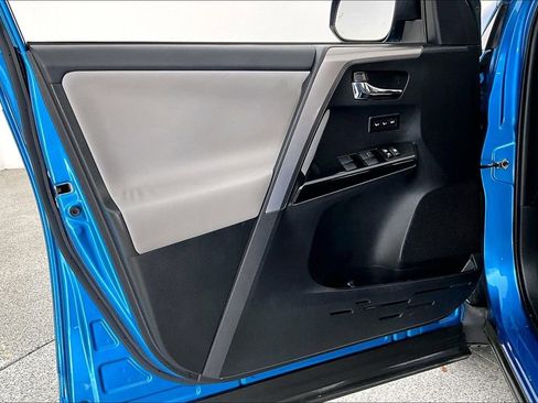 Used 2017 Toyota RAV4 Limited image 22