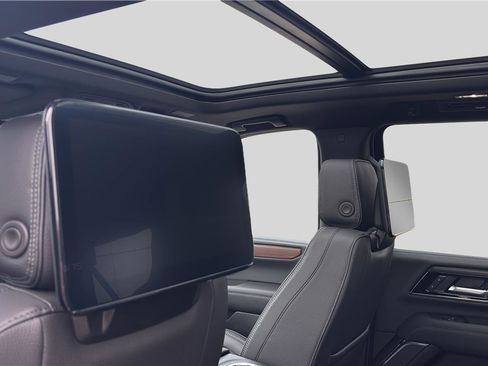 New 2026 GMC Yukon XL Denali w/ Denali Reserve Package image 18