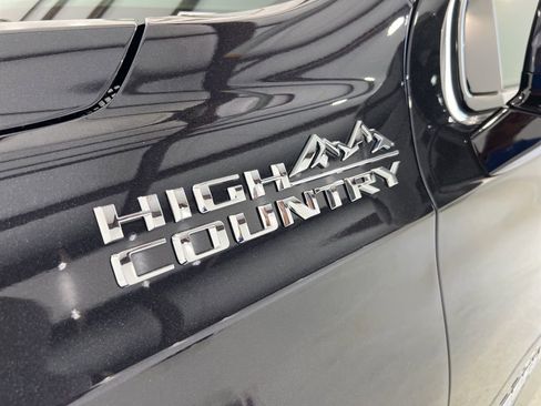 New 2026 Chevrolet Suburban High Country image 30