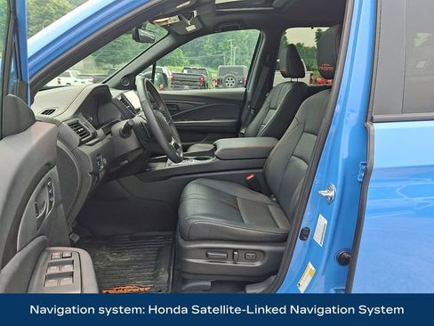 Used 2025 Honda Passport TrailSport image 2