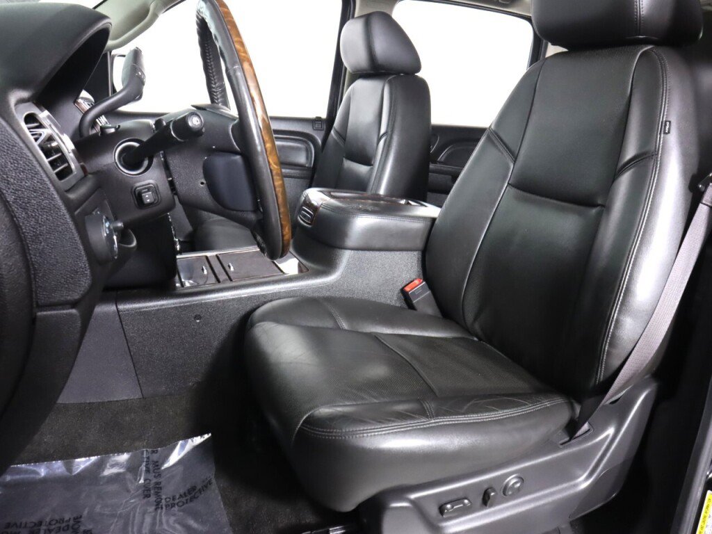 Used 2013 GMC Yukon XL Denali RWD image 30