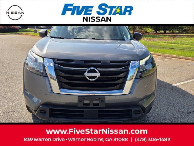 Used 2024 Nissan Pathfinder S FWD image 2