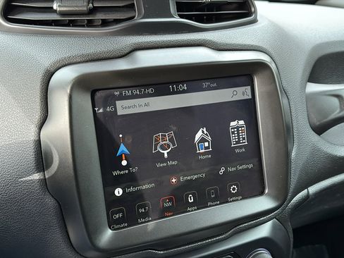 Certified 2023 Jeep Renegade Latitude image 17