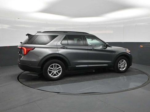 Used 2025 Ford Explorer Active AWD/4WD image 9