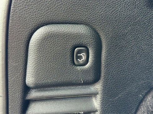 Used 2011 Jeep Grand Cherokee Overland image 8