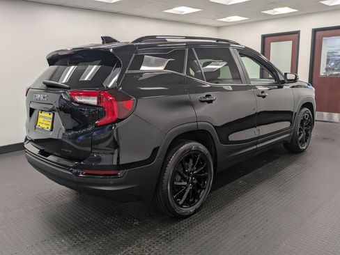 Used 2023 GMC Terrain SLE w/ Driver Convenience Package image 4
