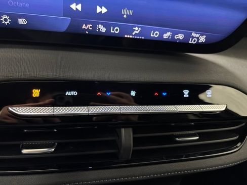 Used 2025 Buick Enclave Preferred FWD image 25