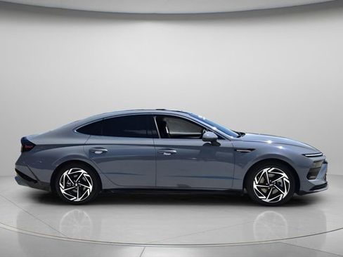 Used 2024 Hyundai Sonata SEL w/ Convenience Package FWD image 5