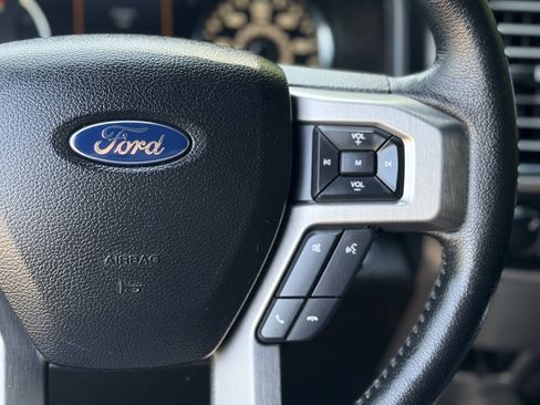 Used 2015 Ford F150 Platinum w/ Equipment Group 701A Luxury AWD/4WD image 31