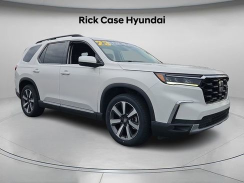 Used 2023 Honda Pilot Touring image 9