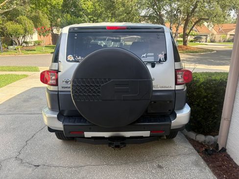 Used 2007 Toyota FJ Cruiser 2WD image 3