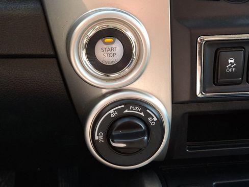 Used 2021 Nissan Titan SV w/ SV Convenience Package image 24