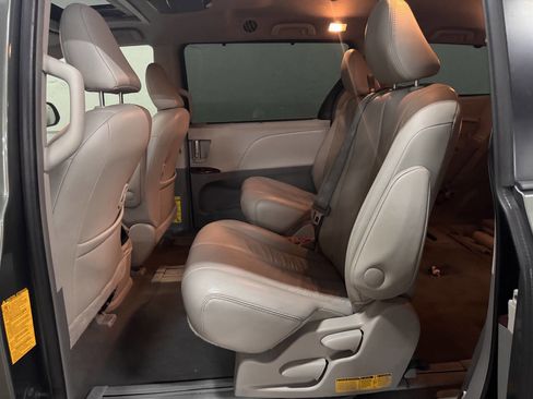 Used 2013 Toyota Sienna XLE image 13