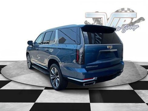 Used 2025 Cadillac Escalade Premium Luxury AWD/4WD image 4