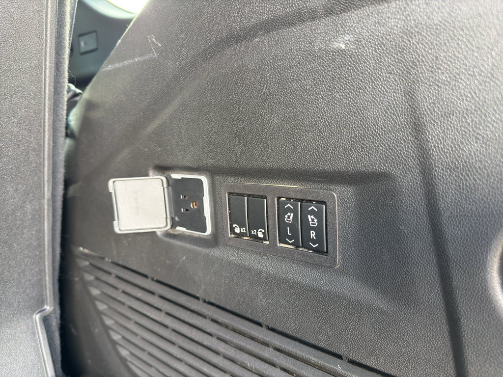 Used 2023 GMC Yukon Denali AWD/4WD image 16