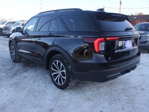 Certified 2025 Ford Explorer ST-Line image 5