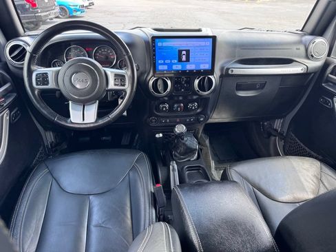 Used 2016 Jeep Wrangler Unlimited Rubicon AWD/4WD image 6