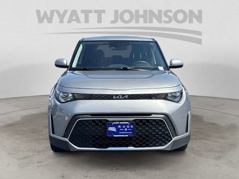 Used 2025 Kia Soul LX w/ LX Technology Package FWD image 8