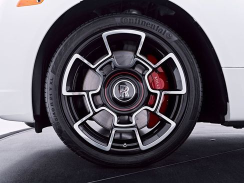 Used 2020 Rolls-Royce Dawn RWD image 3