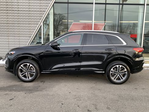 Certified 2025 Audi Q5 Premium w/ Convenience Package AWD/4WD image 2