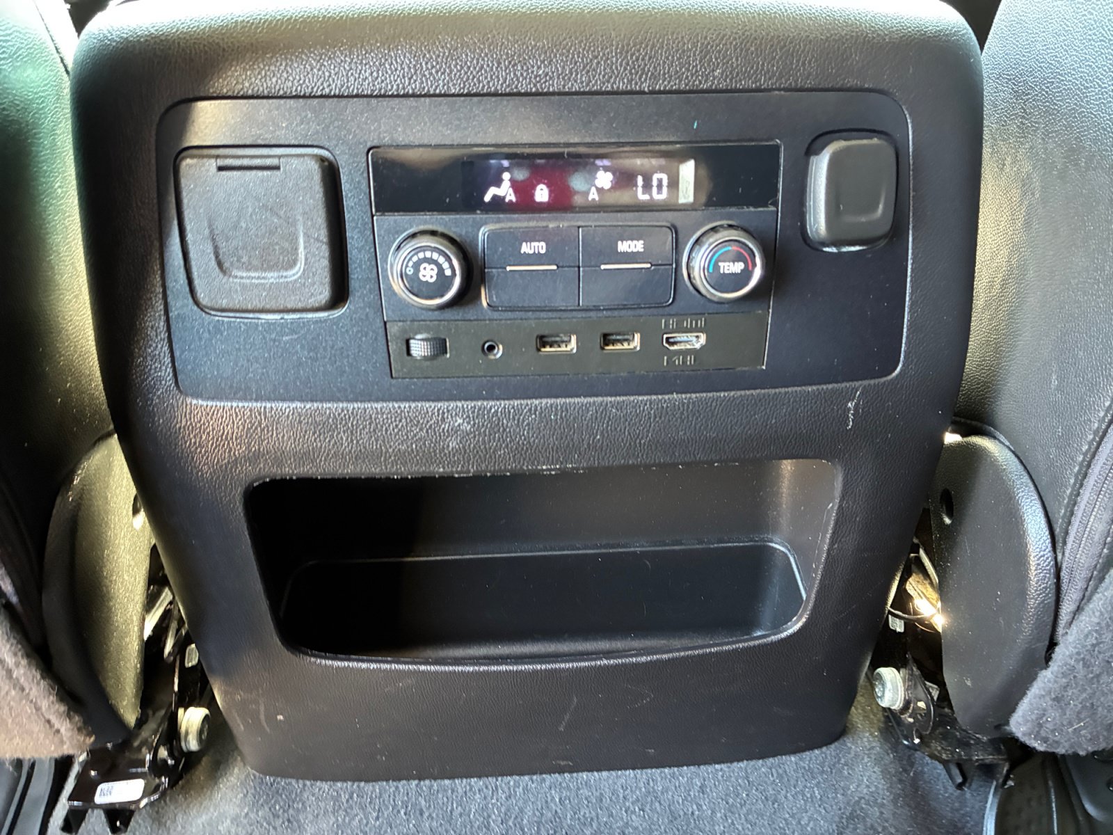 Used 2020 GMC Yukon XL SLT w/ Value Plus Edition AWD/4WD image 24
