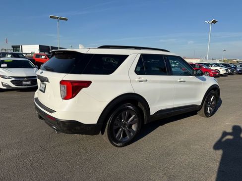 Used 2024 Ford Explorer XLT w/ Equipment Group 202A image 6