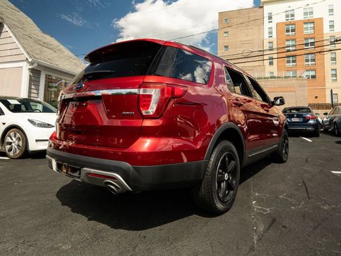 Used 2017 Ford Explorer XLT w/ Equipment Group 202A AWD/4WD image 3