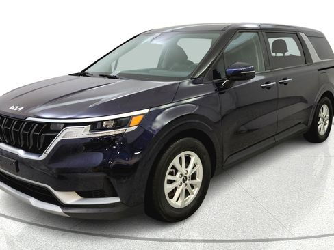 Used 2022 Kia Carnival LX FWD image 2