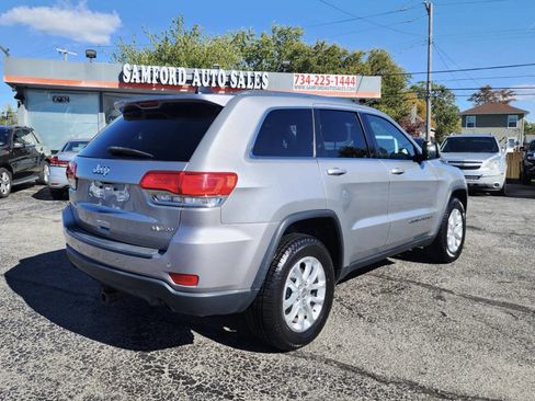 Used 2017 Jeep Grand Cherokee Laredo w/ Quick Order Package 23E image 12