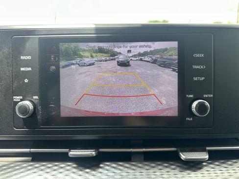 Used 2024 Kia Carnival LX FWD image 25