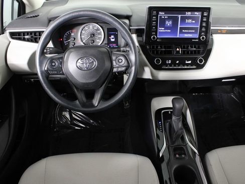 Used 2022 Toyota Corolla LE image 6