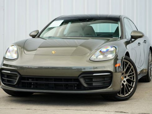 Used 2022 Porsche Panamera Platinum Edition image 3