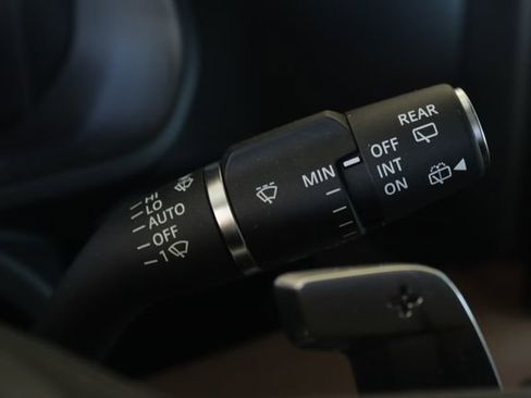 Used 2025 Land Rover Defender 110 V8 image 12