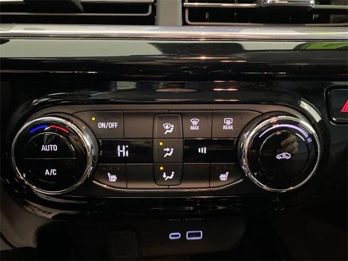 Used 2024 Chevrolet Trax ACTIV w/ Sunroof Package image 34