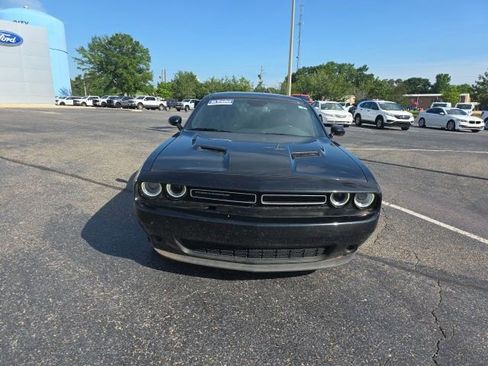 Used 2019 Dodge Challenger SXT RWD image 8