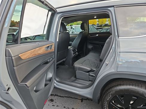 New 2026 Volkswagen Atlas SE image 24