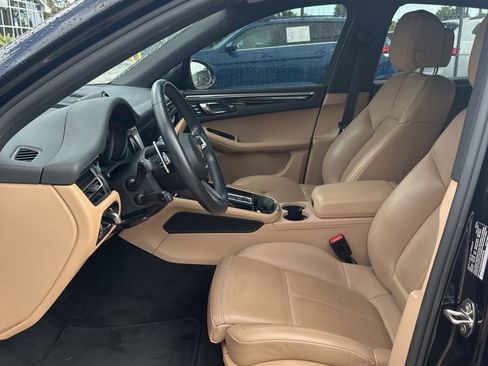 Used 2022 Porsche Macan AWD/4WD image 3