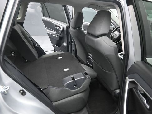 Used 2025 Toyota RAV4 XLE AWD/4WD image 28