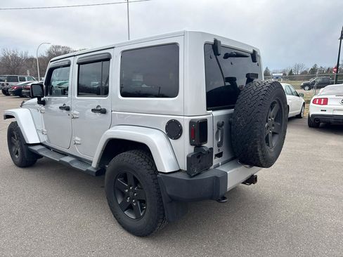 Used 2012 Jeep Wrangler Unlimited Sahara w/ Connectivity Group image 7