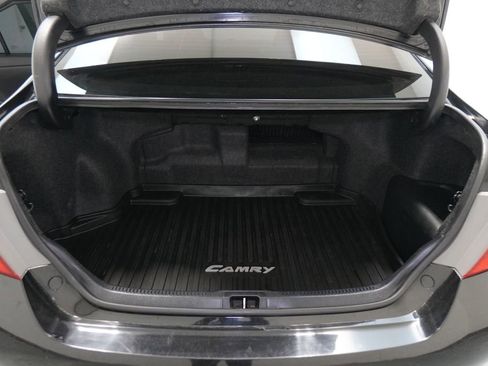 Used 2017 Toyota Camry LE image 19