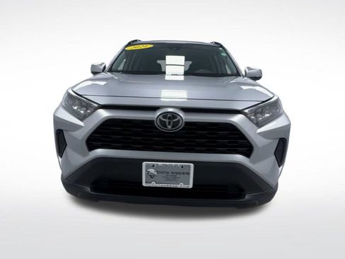 Used 2021 Toyota RAV4 LE FWD image 3