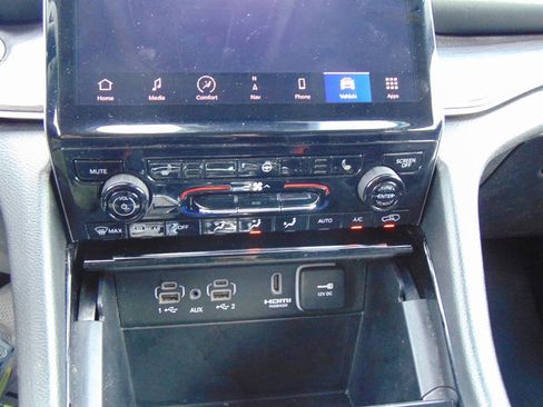 Used 2023 Jeep Grand Cherokee image 39