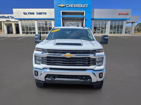 Used 2024 Chevrolet Silverado 2500 LT w/ Convenience Package image 2